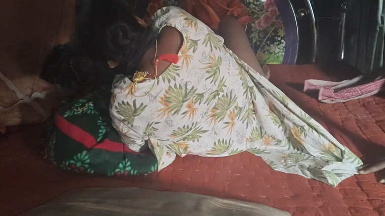 Sexydeb: Hintli ev hanımı Dala'nın arazisinden