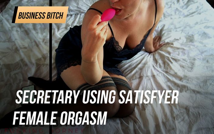 Business bitch: Une secrétaire utilise un orgasme féminin satisfaisant