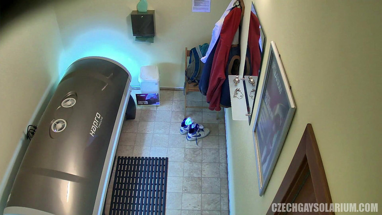 Czech Gay Solarium: 捷克同性恋日光浴室 30 厚脸的 twink 的耸人听闻的表演