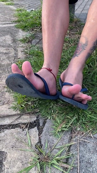 Sărută-mi tălpile picioarelor ca și cum ar fi zeul tău