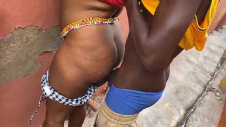 Magiksex1: 真正的户外 Naija 色情片