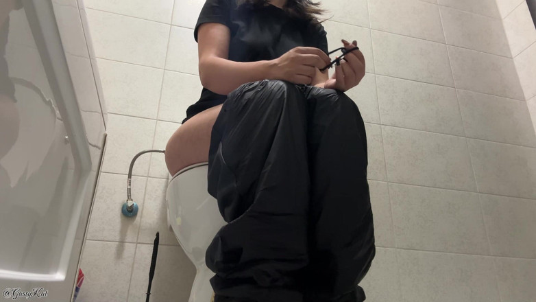 GassyKat: Crazy Toilet Farts in Black! Nipple Pops