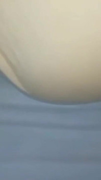 Principiul colegiu futând-o pe Mem în camera de la pensiune de Sehar 95