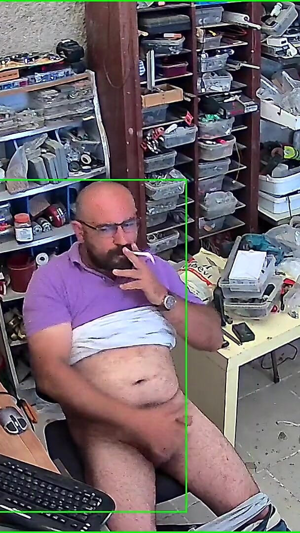 Bear Daddy Caught on Security Camera (Masculer Turkish Bear)