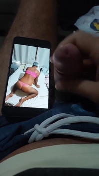 Ladysilva făcând un live masturbându-și penisul, îi plăcea să-și vadă vudeo de cakcinha în pat, ce excitat