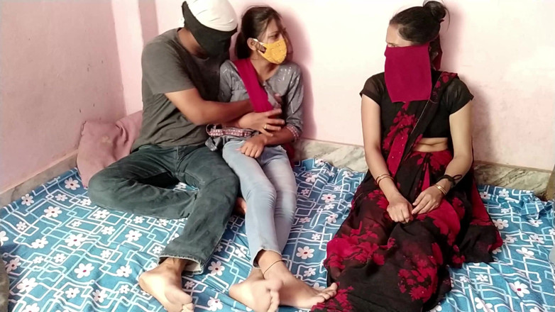 HousewifeGeeta: Nachbarin stiefmutter und mädchen zusammen gefickt! Desi dreier in Hindi
