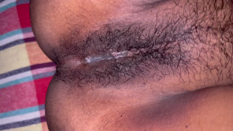 Desi Bhabhi 01: Une bhabhi du village xxx se fait baiser