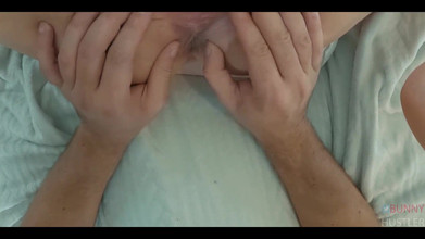 Bunny Hustler: MILF amatur dengan pepek berbulu dikongkek dubur dengan creampie