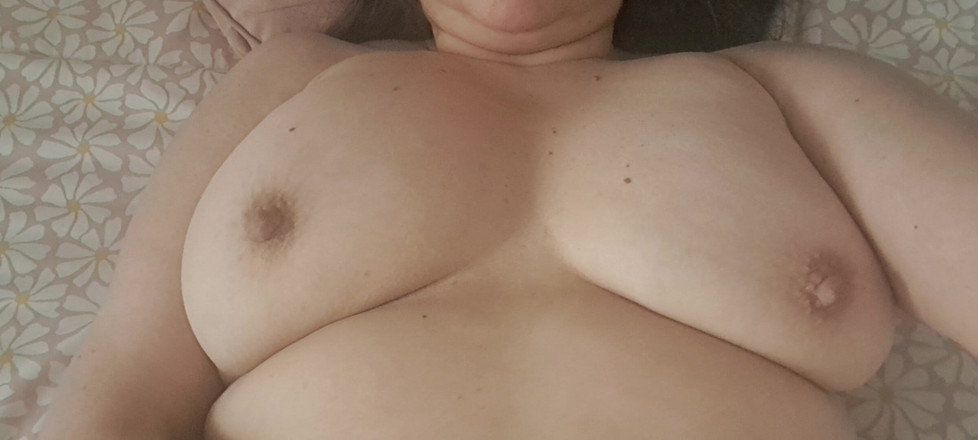 Mommy big hairy pussy: Macecha předvádí své sexy tělo chce být ošukána