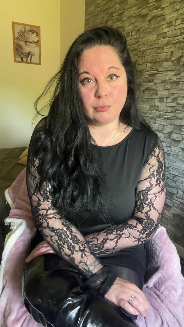 Maitresse Clara: 私に興味があると思ったの?