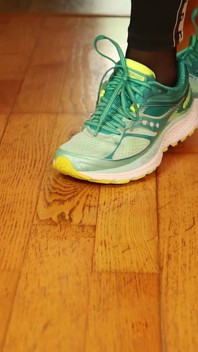 Pés de nylon após treino de tênis
