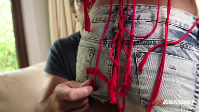 FamilyXXX: Raven Redmond - Moje nevlastní sestra má těsnou kundičku