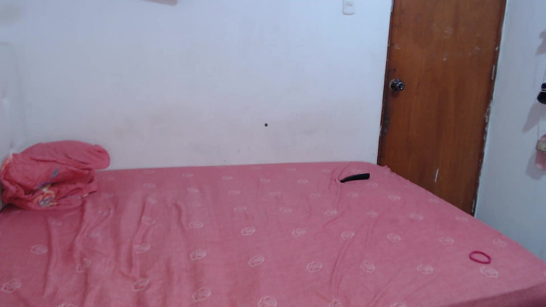 Jsexycouple17: BDSM 내 비서를 유혹해 내 우유를 삼키고 혀로 발 뒤꿈치를 닦아