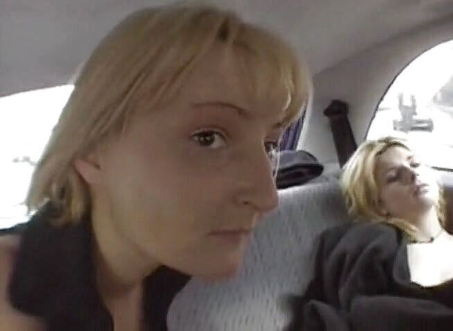 Hard Lesbians: Французькі лесбіянки веселяться в машині