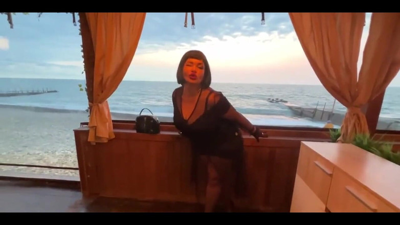 KarmenMilf: Ölümcül güzellik Carmen seksi bir deniz kenarı görünümü içinde