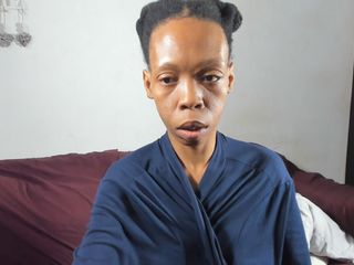 Anal Ebony XXX: Siyah azgın orta yaşlı seksi kadın, götünü alkışlıyor