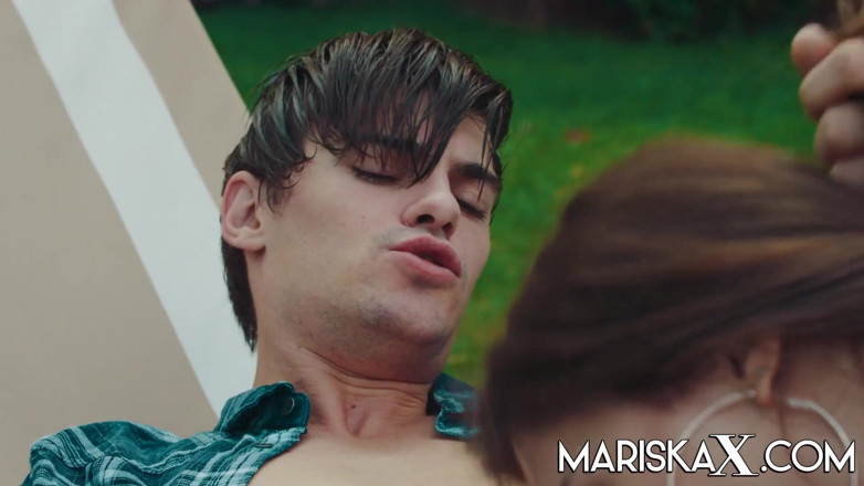 Mariska x: Fucking a teen 18+ outdoor