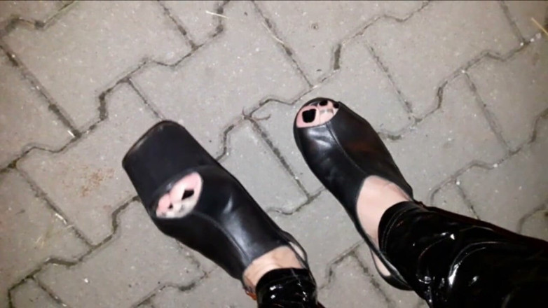 Heelex: Sexy Crossdresser in Very High Wedges in Public