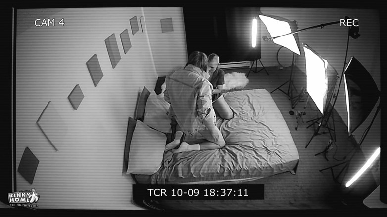 KinkyHome: Bts - kontgaatje likken