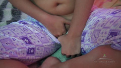 ATK Hairy: Sexy latina Roxane masturbuje a prstí její sladkou mokrou chlupatou...