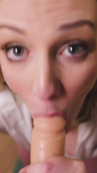 Pekerja terburuk - blowjob Clara Dee pov