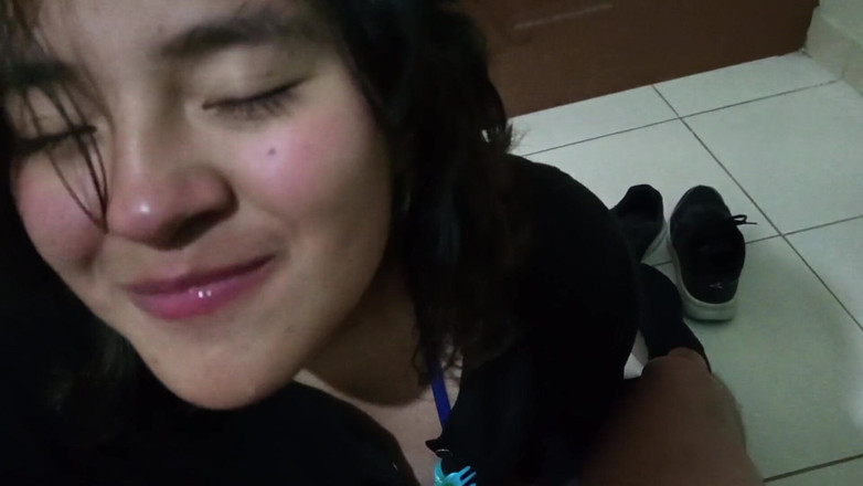 Moo DBOXXX: Le enseño a mi amiga cristiana a chupar una polla,...