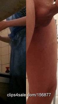 # 114 Menajeră spală un bărbat cu dizabilități
