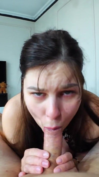 Bini amatur blowjob hubungan mata penuh menelan air mani