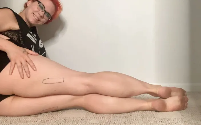 Deanna deadly: Worship my calves hourly
