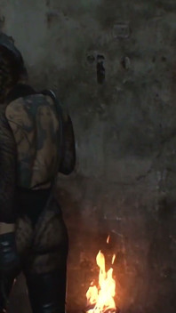 Mestra chicoteando sua bunda submissa
