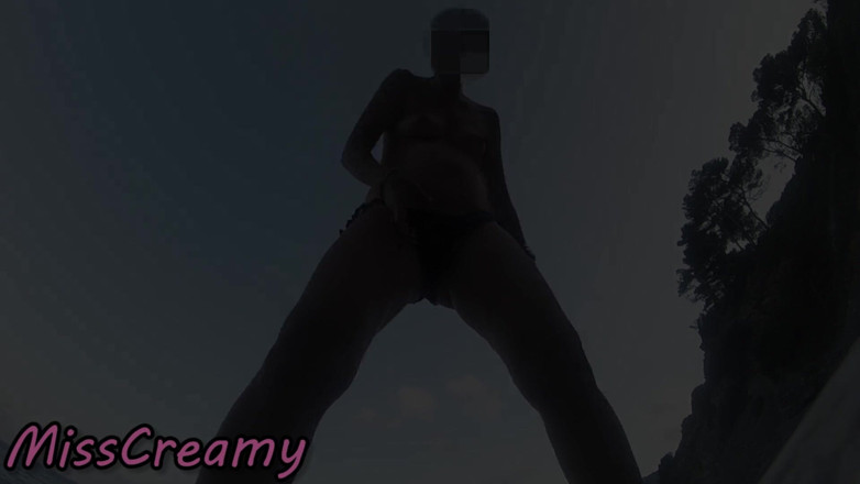 Miss Creamy: 교사 마누라의 해변 오줌 모음집 - 벌거벗고 걸렸어!