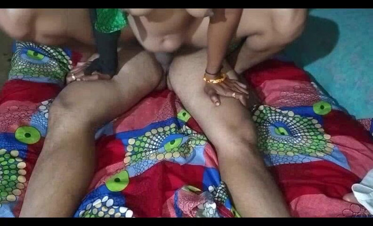 Kumari1996: Hintli köylü karı koca harika sikişiyor