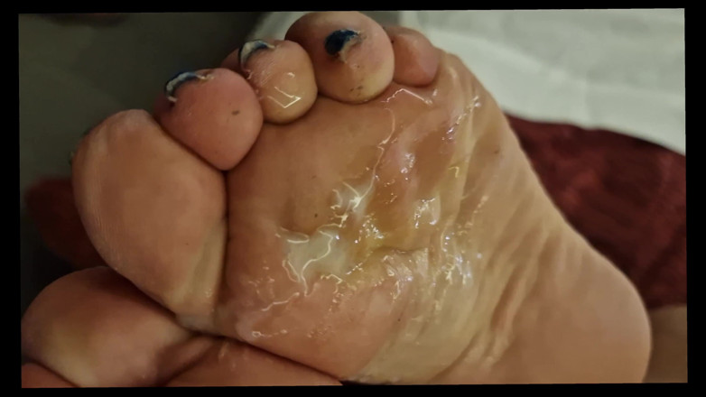 Blondie2307: Sexy Stepmom with Wet Feet