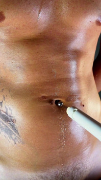 Navel Takes the Machine. From Slow Stretch to Hard Rhythm