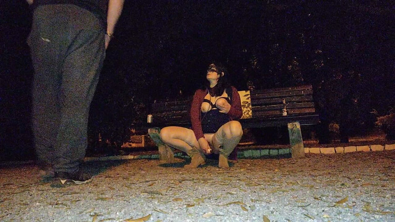 Toilet Mommy: Controllati E Al Guinzaglio in Leggings E Stivali Alti