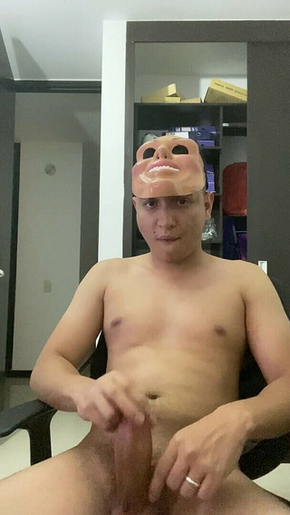 Tomas Styl: Yakalanmadan ofiste porno oynuyor ve izliyor