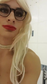 Blond Jessica ger lite retas, känner sig kåt svart röd korsett, strumpor, 6 remhängare, spetsunderkläder