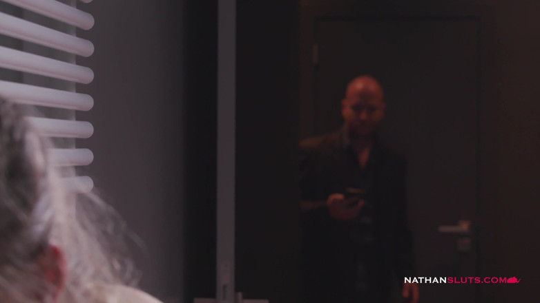 Nathansluts: Sevimli Selvaggia üvey babası dışarıdayken banyoda büyük zenci yarağı alıyor