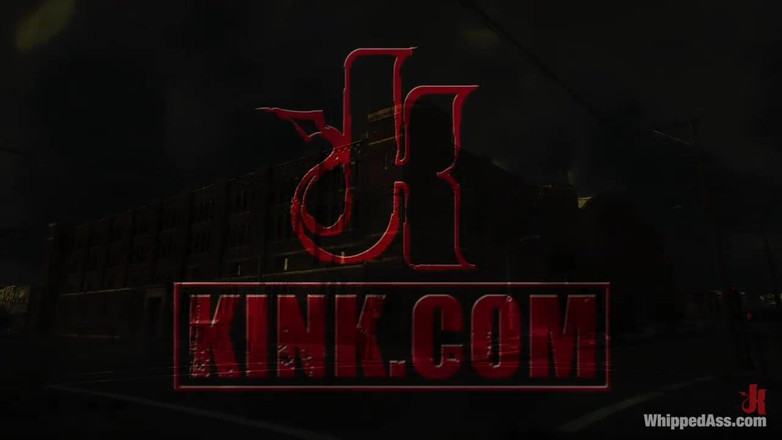 Whipped Ass by Kink: 치료 중