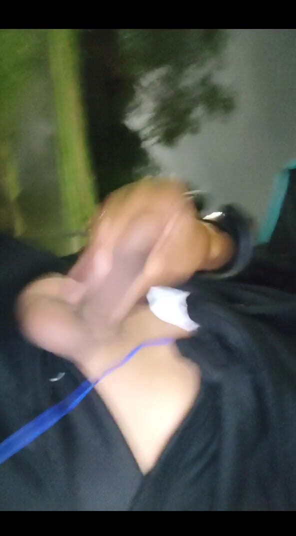 AlexAlejandro13: Lubię tryskać mlekiem, wielki kutas, kiedy chodzę po samotnym parku