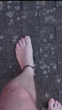 야외에서 벌거벗은 치즈 Fe