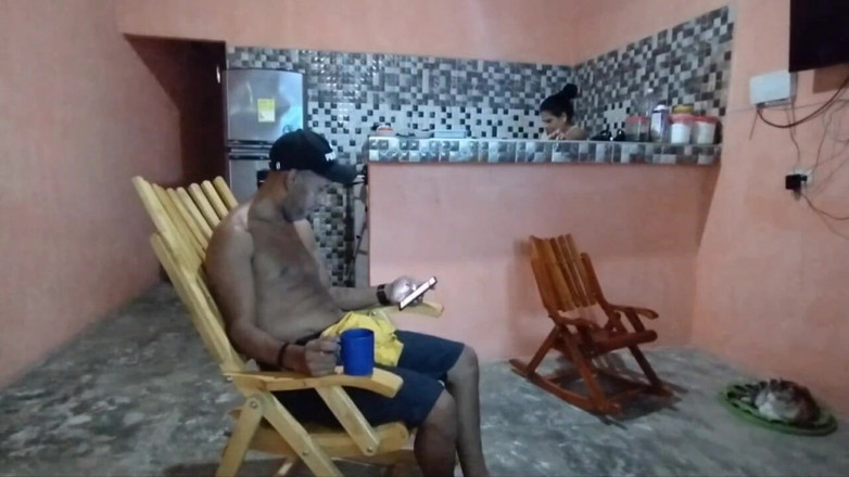 Adribella69: Estou tão excitada que não aguento e acabo me masturbando...