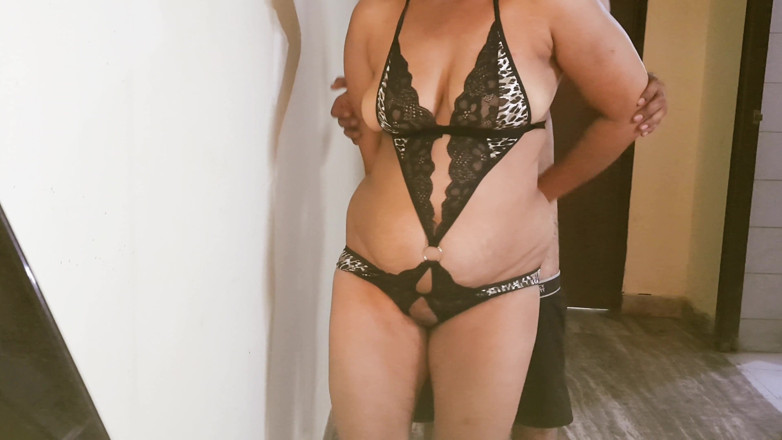 Play boy Maddy: Pooja Bhabhi in sexy jurk neukte heel hard met haar...