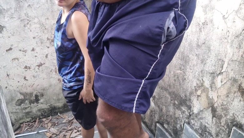 Bebes vagabundas: Saya meletakkan lesbian untuk membayar blowjob di tangga.