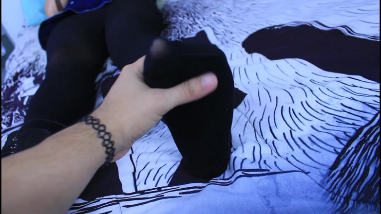 VickyVixen: Officer Juggs überzeugender footjob