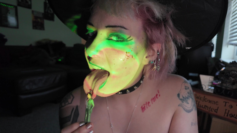 Glitterqueen1999: Un incantesimo che si sgonfica con le streghe