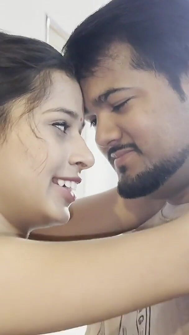 Tapatapxxx: Husband's Wife's Anniversary Sex Video in Hindi Audio