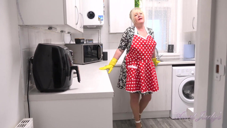 Aunt Judy's: Auntjudys - Fucking Your Busty Mature Wife Chantelle Blue in the...