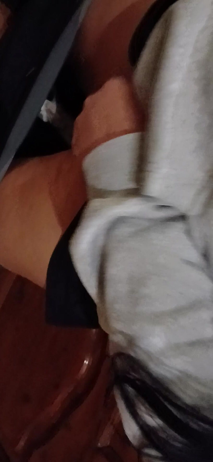 Lesbian-candys: 我们在大学走廊里冒险撸管