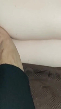 Pasangan dalam pakaian dalam - footjob malam Isnin - menggeselNya mentah